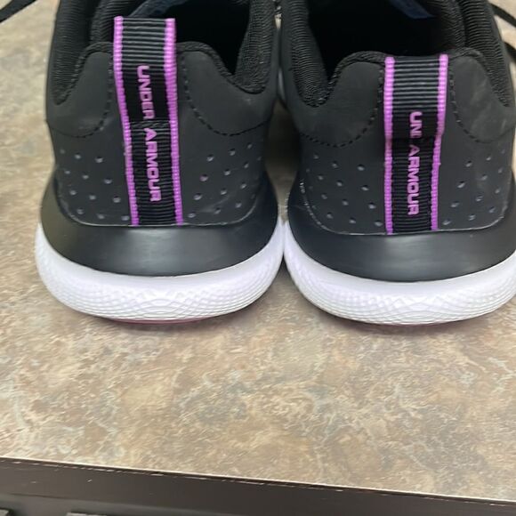Under armor, tennis shoes - Picture 4 of 8